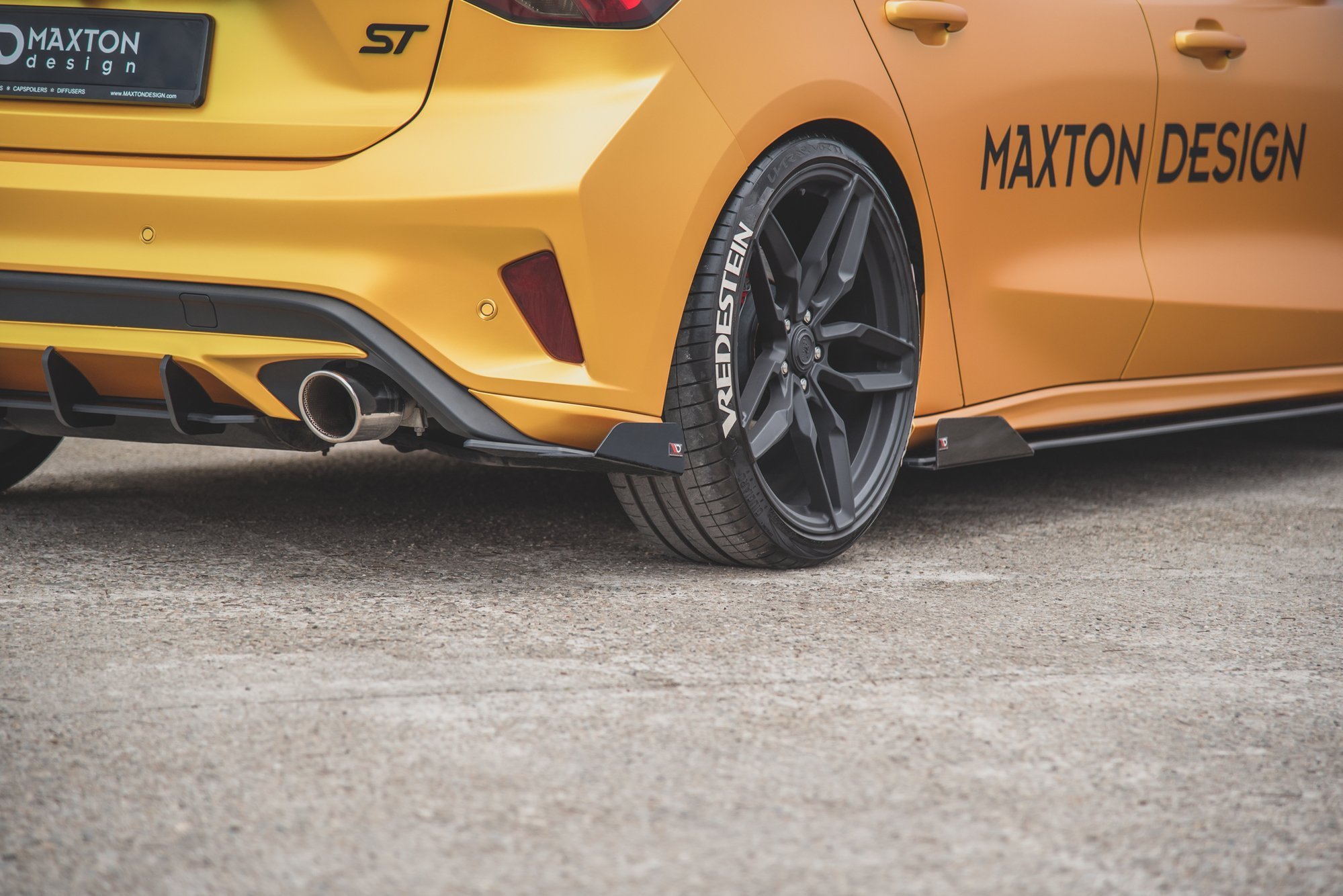 Maxton Design Задние боковые спойлеры и брызговики Street Pro для Ford Focus ST Mk4 — изображение 4