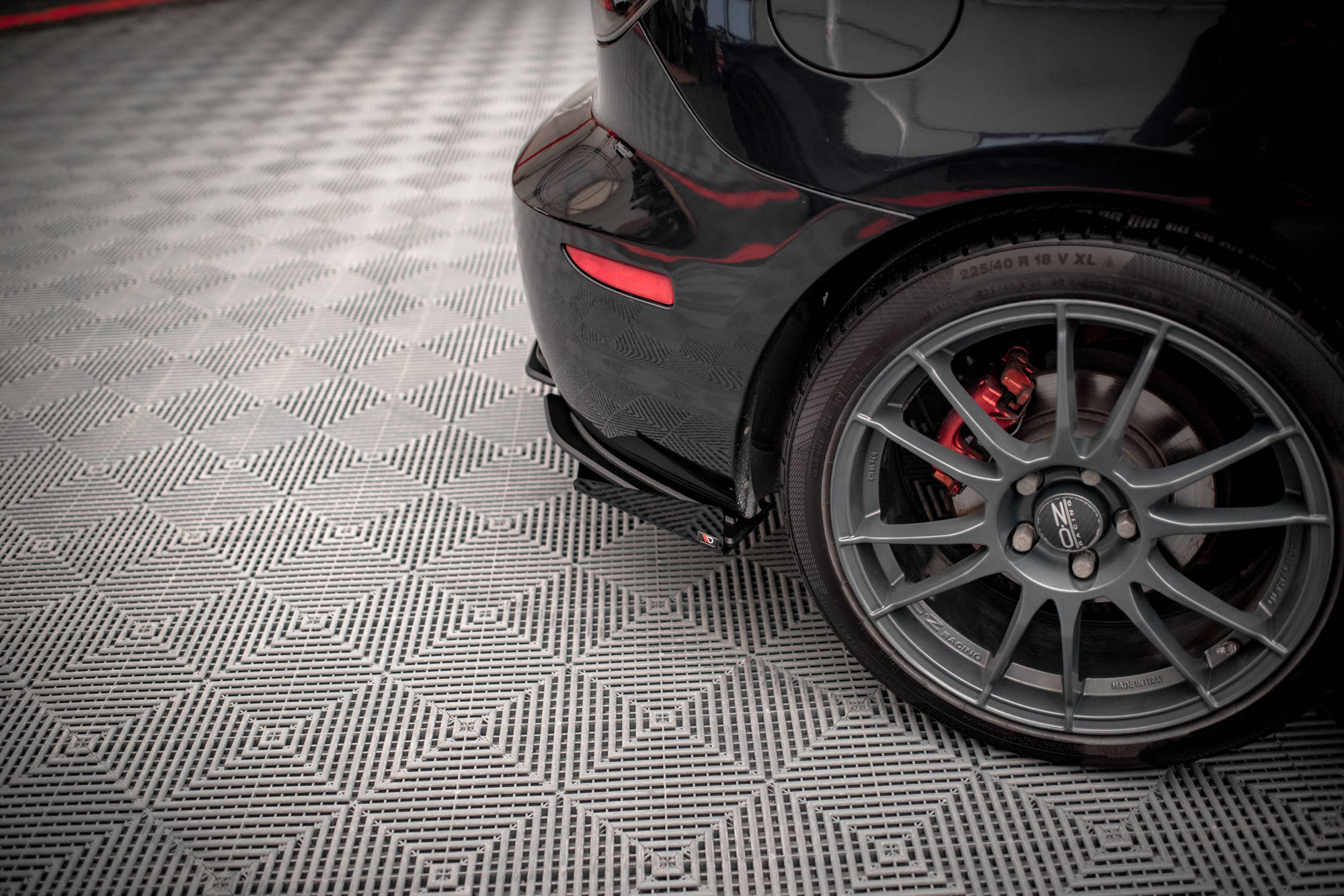 Maxton Design Задние боковые спойлеры и брызговики Street Pro для Mazda 3 MPS Mk1, версия для США. — изображение 3