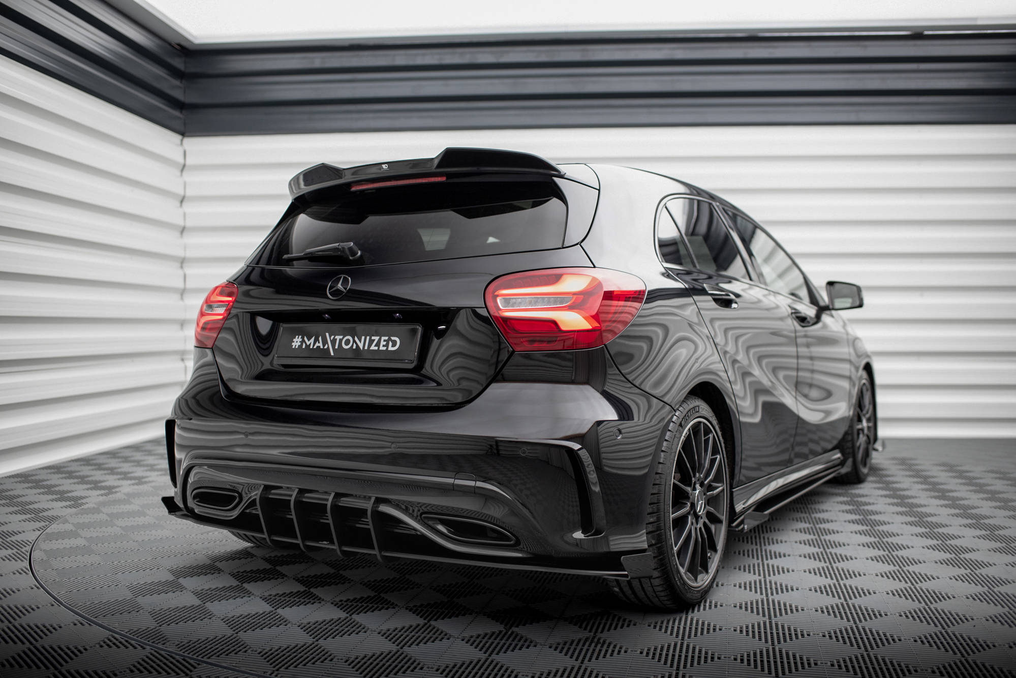 Maxton Design Задние боковые спойлеры и накладки Street Pro для Mercedes-Benz A AMG-Line W176 (рестайлинг) — изображение 3