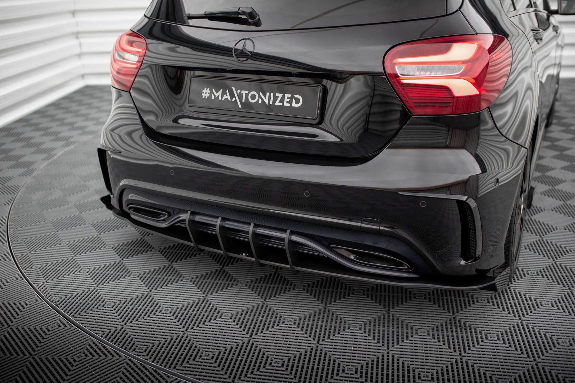Maxton Design Задние боковые спойлеры и накладки Street Pro для Mercedes-Benz A AMG-Line W176 (рестайлинг)
