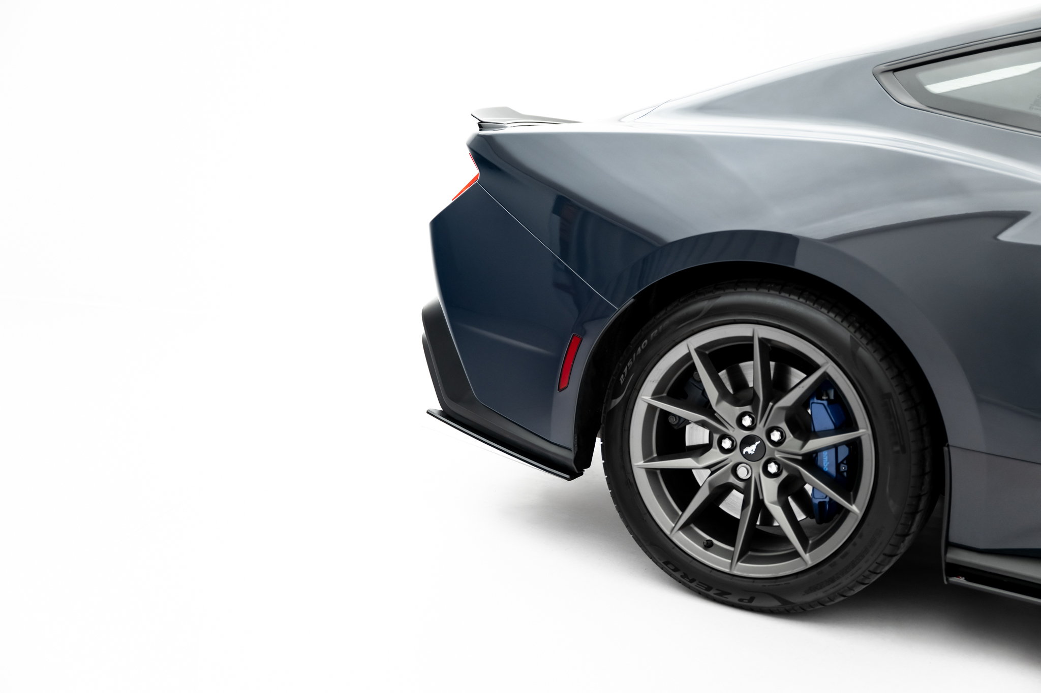 Maxton Design Задние боковые сплиттеры Street Pro для Ford Mustang Dark Horse Mk7 — изображение 2