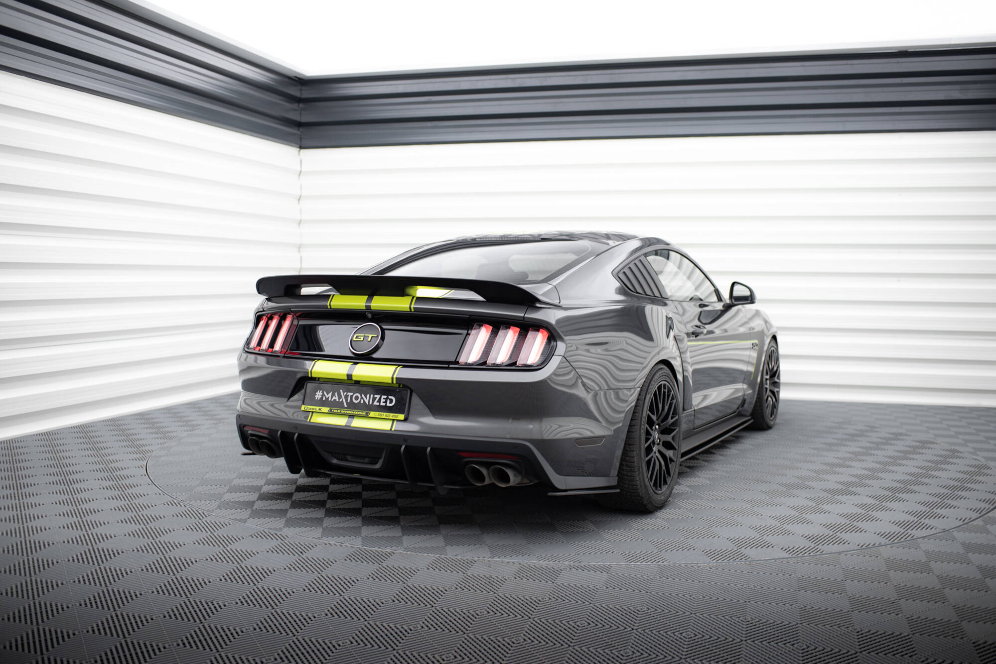 Maxton Design Задние боковые сплиттеры Street Pro для Ford Mustang GT Mk6 — изображение 3