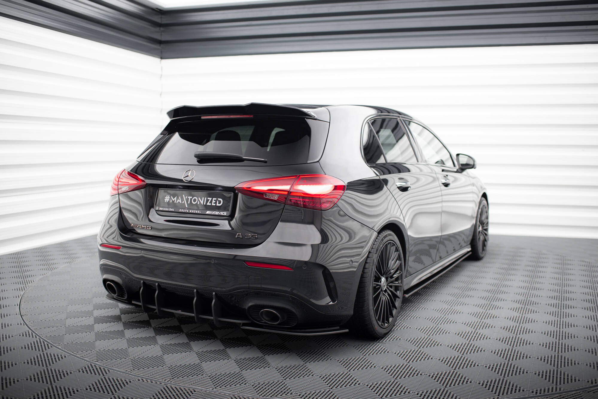 Maxton Design Задние боковые сплиттеры Street Pro для Mercedes-AMG A35 Hatchback W177 — изображение 2