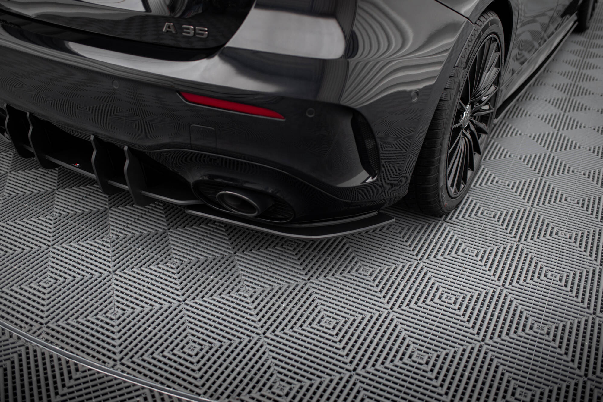 Maxton Design Задние боковые сплиттеры Street Pro для Mercedes-AMG A35 Hatchback W177