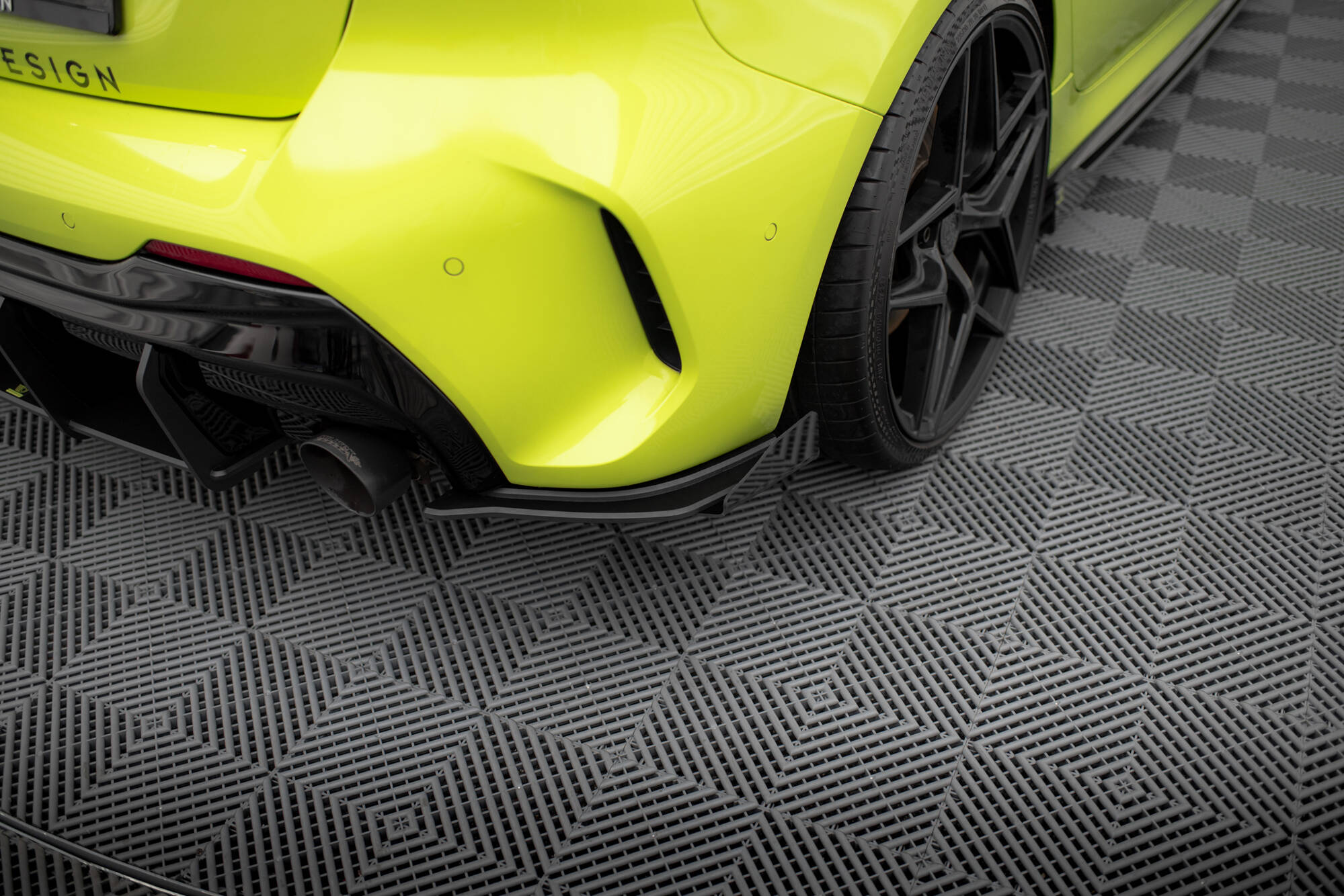 Maxton Design Задние боковые спойлеры Street Pro V.1 + брызговики V.1 для BMW 1 F40 M-Pack / M135i