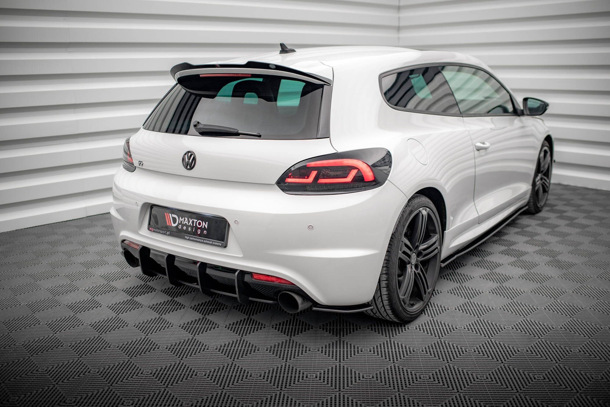 Maxton Design Задние боковые сплиттеры Street Pro для Volkswagen Scirocco R Mk3 — изображение 2