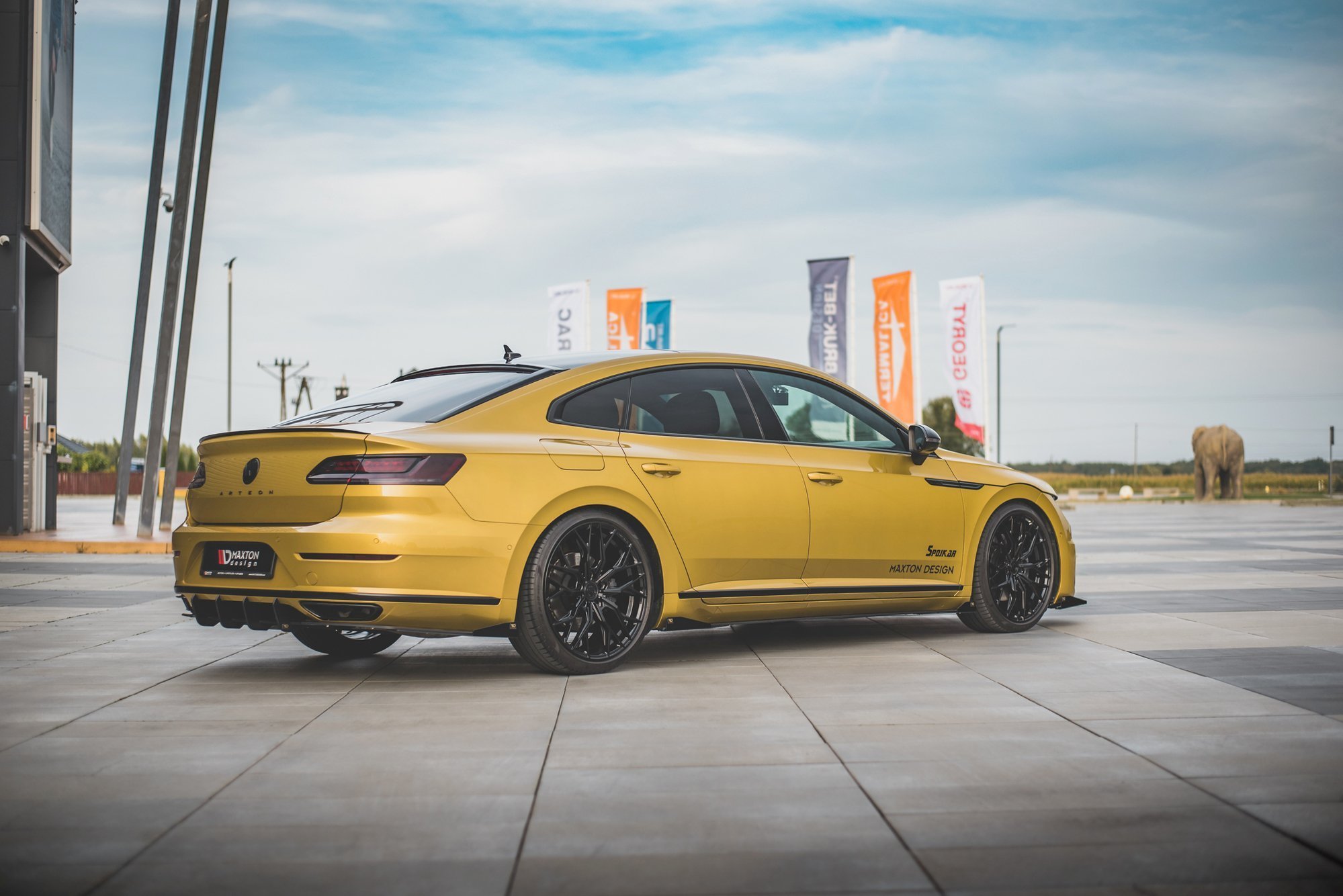 Maxton Design Задний спойлер Street Pro + брызговики для Volkswagen Arteon R-Line Sedan / Shooting Brake Mk1 — изображение 2