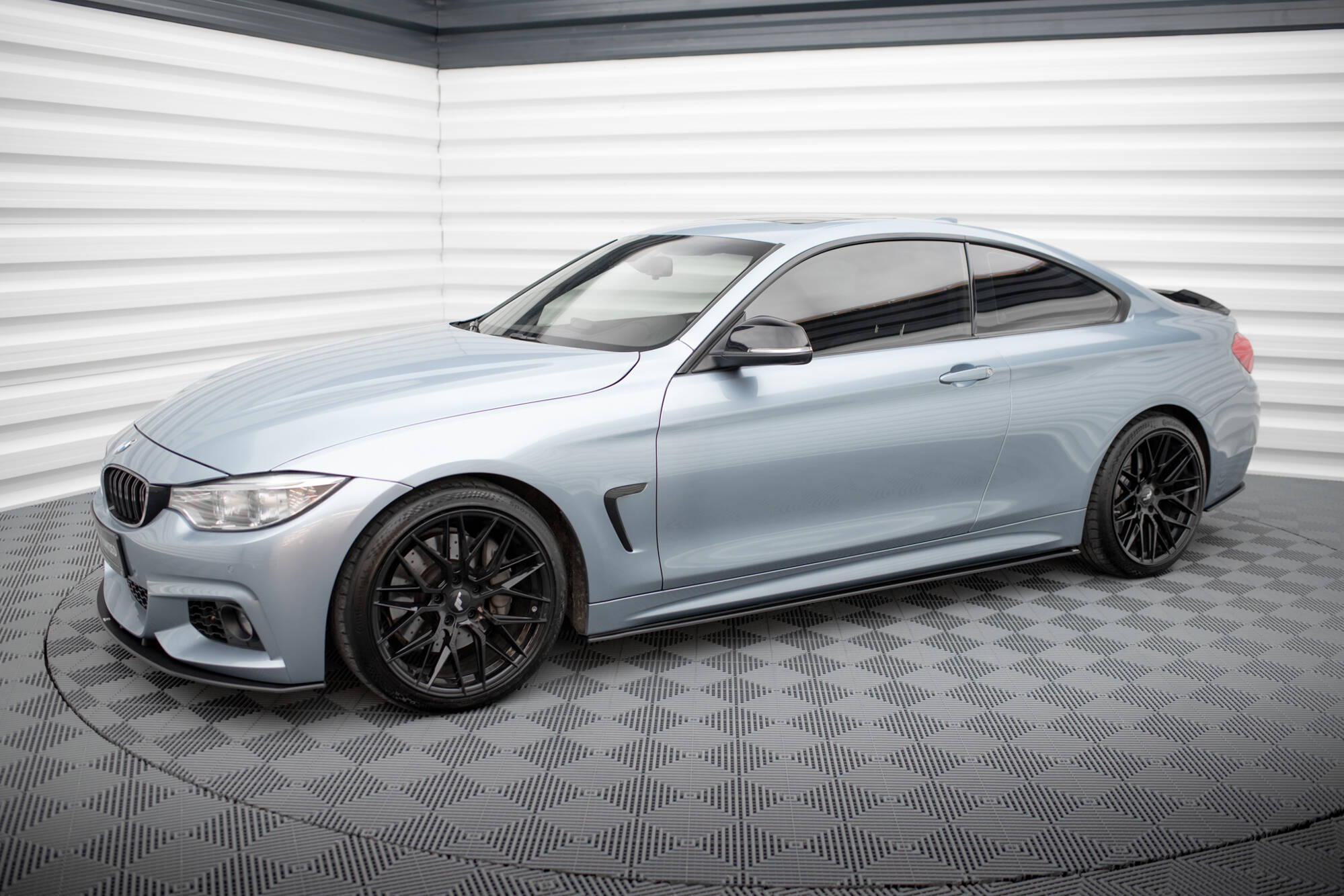 Maxton Design Накладки на пороги Street Pro с диффузором для BMW 4 Coupe / Gran Coupe / Cabrio M-Pack F32 / F36 / F33 — изображение 2