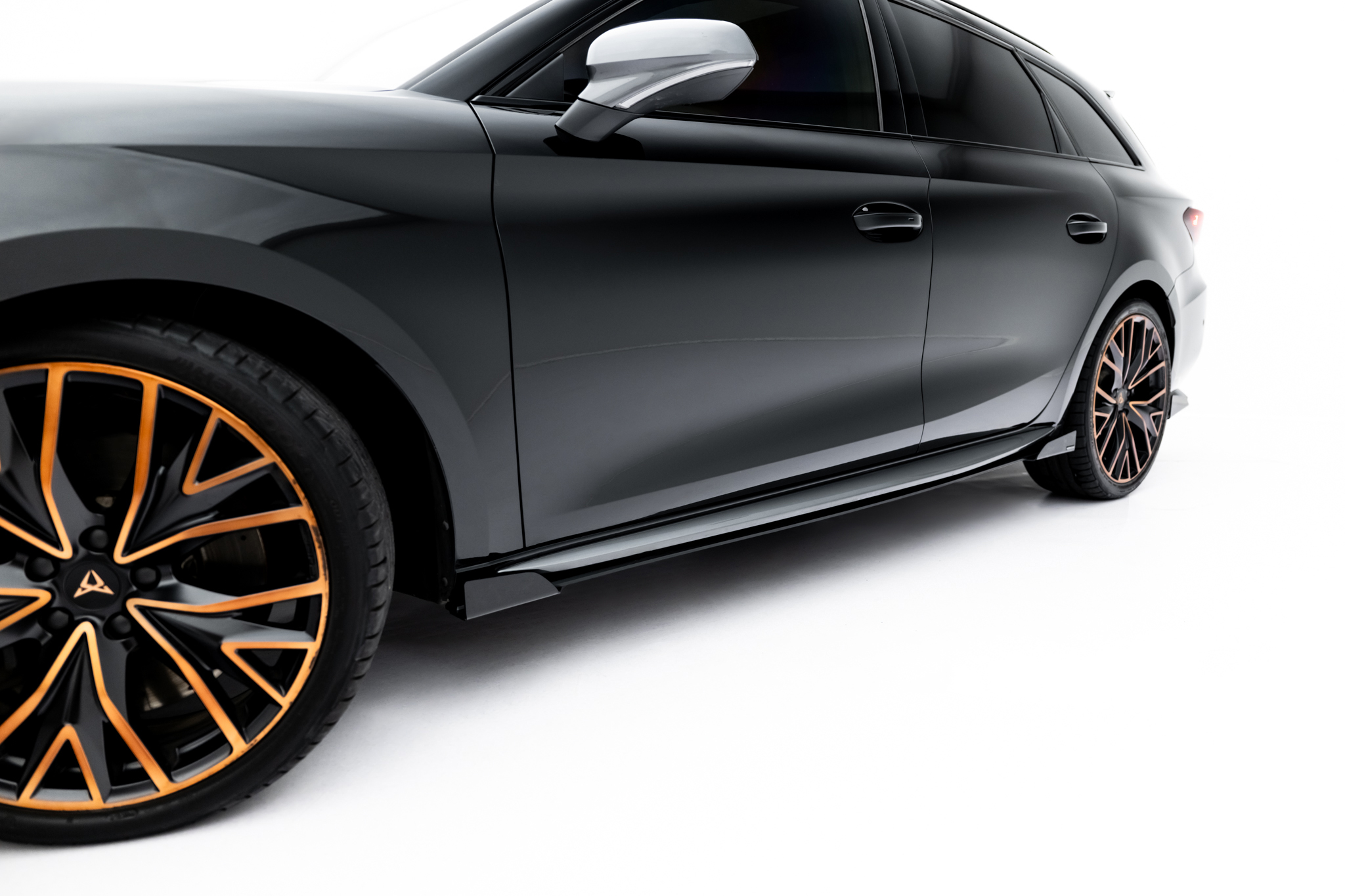 Maxton Design Боковые юбки Street Pro, диффузоры и накладки для Cupra Leon ST / хэтчбек Aero Mk1 / Mk1 Facelift — изображение 2