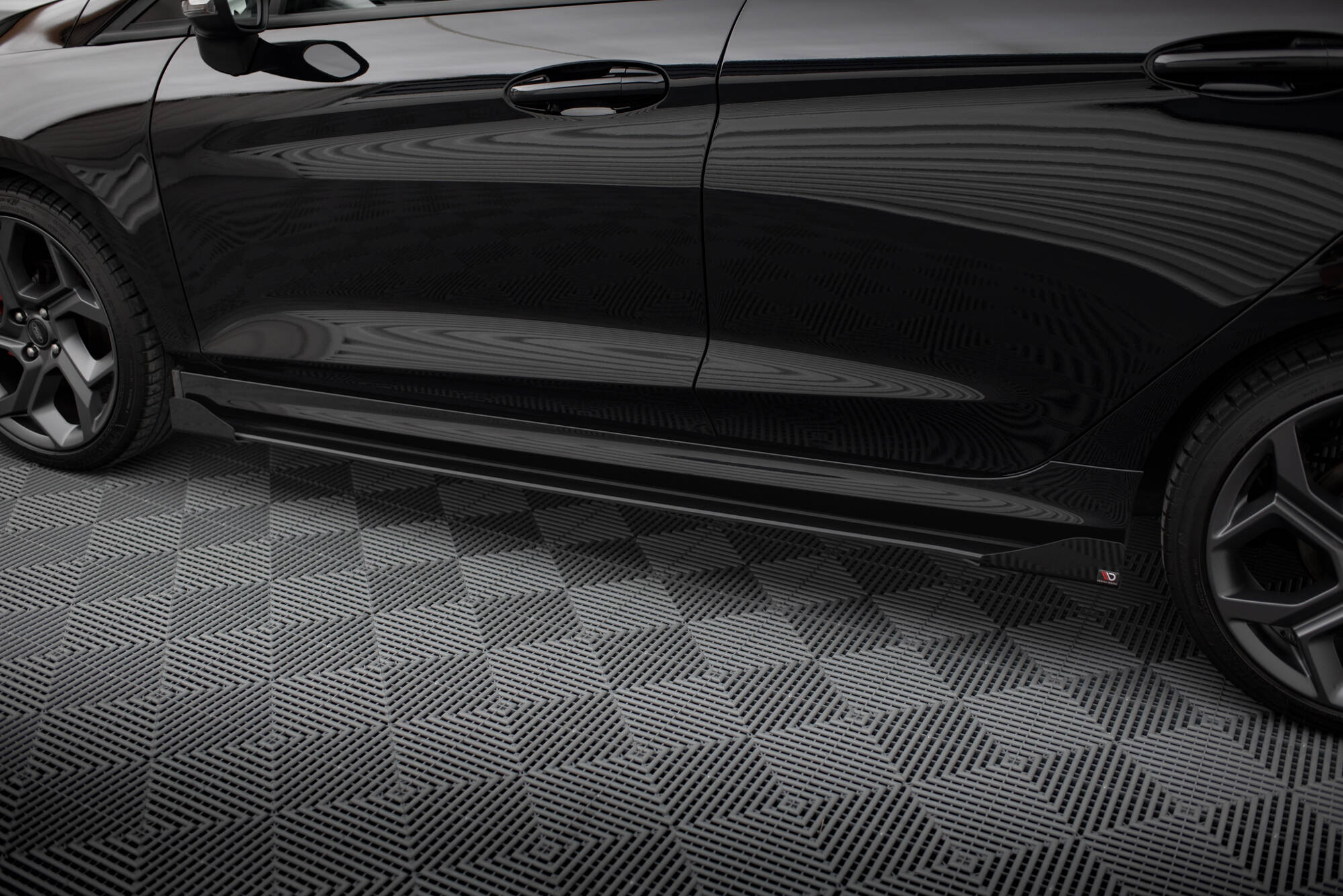 Maxton Design Боковые юбки Street Pro, диффузоры и накладки для Ford Fiesta ST / ST-Line Mk8 — изображение 3