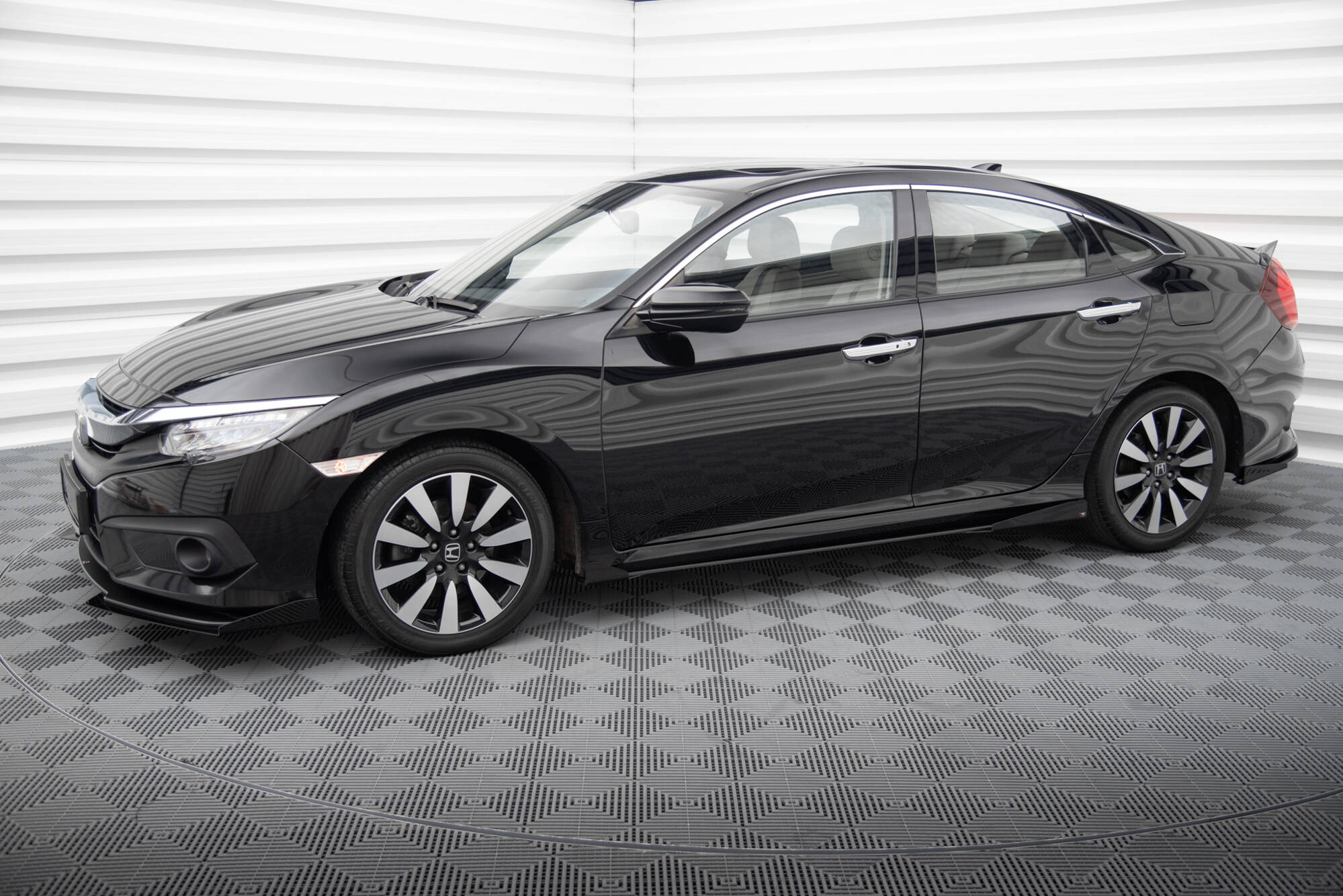 Maxton Design Боковые юбки, диффузоры и накладки Street Pro для Honda Civic Mk10 — изображение 2