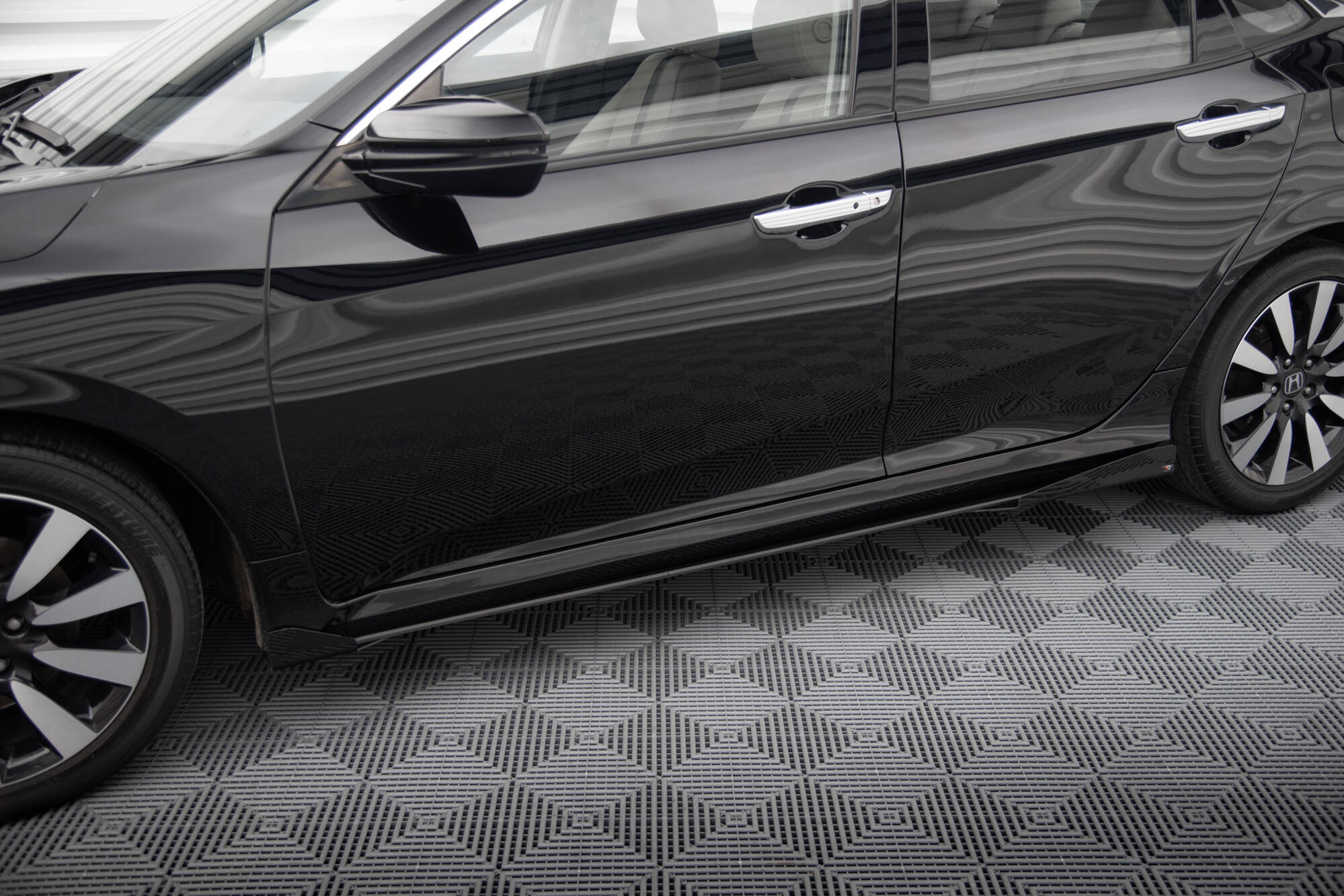 Maxton Design Боковые юбки, диффузоры и накладки Street Pro для Honda Civic Mk10