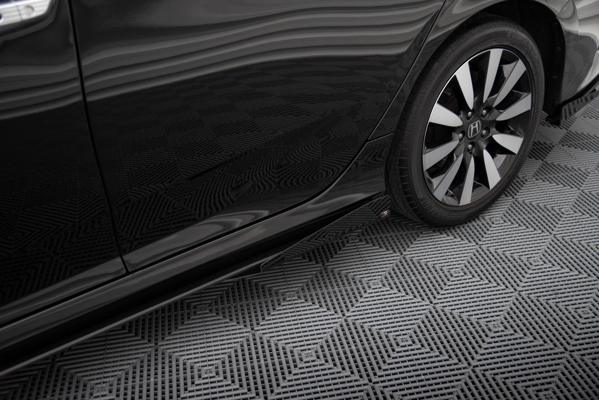 Maxton Design Боковые юбки, диффузоры и накладки Street Pro для Honda Civic Mk10 — изображение 3