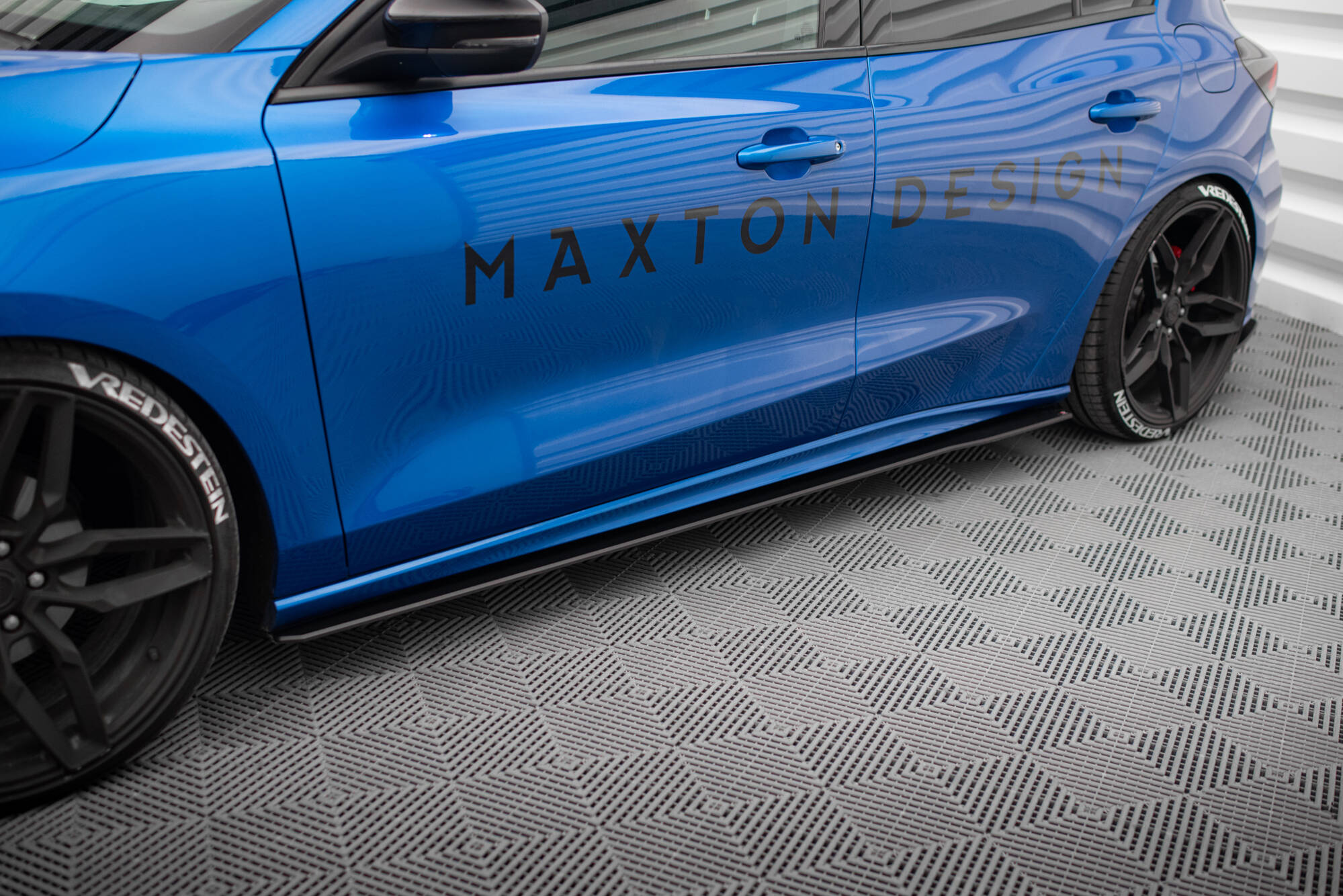 Maxton Design Боковые диффузоры Street Pro для Ford Focus ST / ST-Line Mk4 — изображение 5