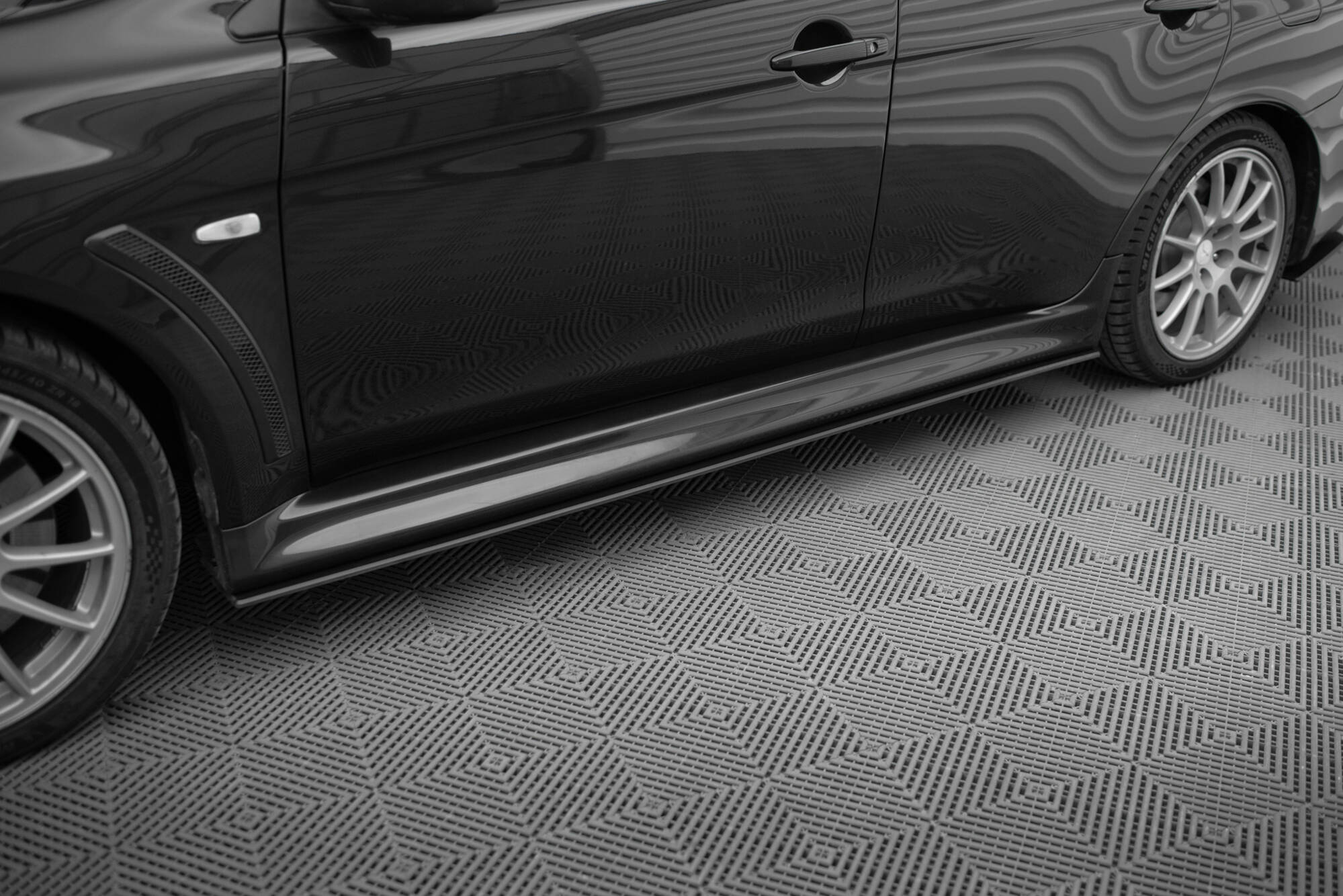 Maxton Design Боковые диффузоры Street Pro для Mitsubishi Lancer EVO X