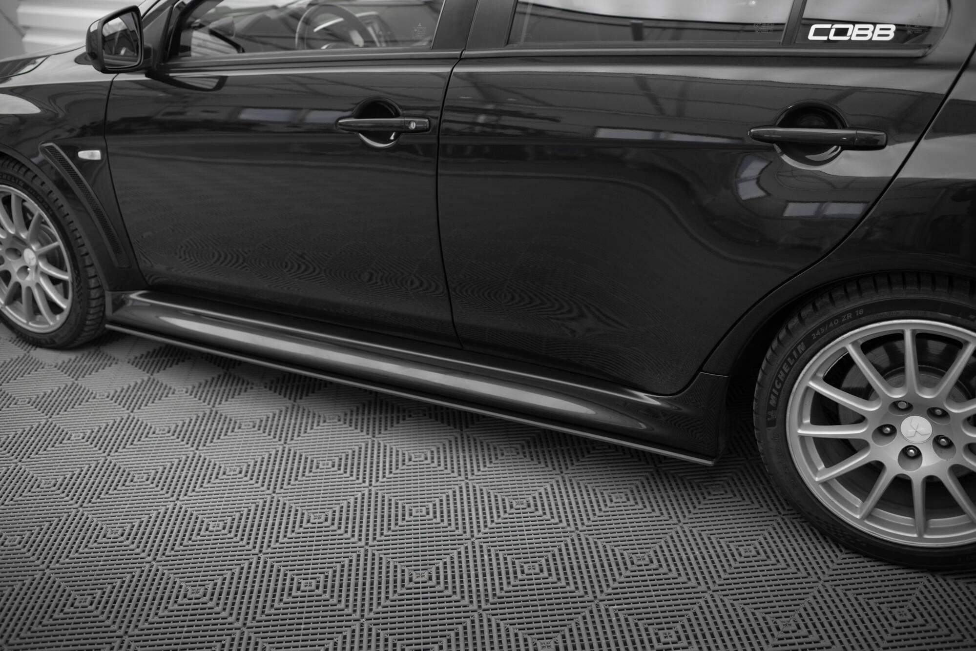 Maxton Design Боковые диффузоры Street Pro для Mitsubishi Lancer EVO X — изображение 3