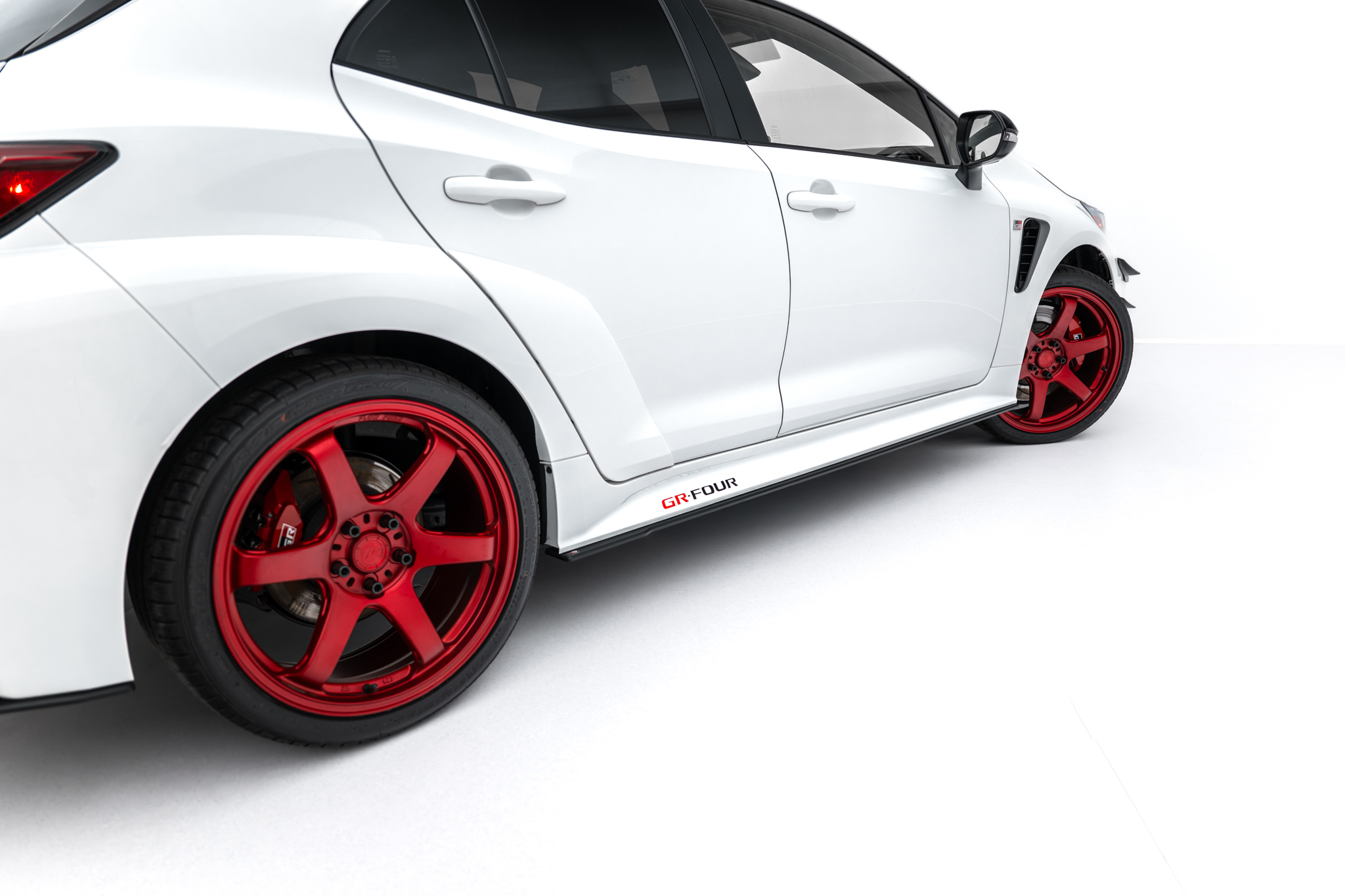 Maxton Design Боковые юбки и диффузоры Street Pro для Toyota GR Corolla Mk12 — изображение 3